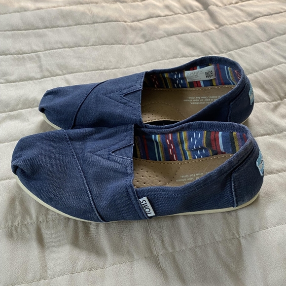 Toms classic navy blue women's 6.5W slip on canvas - Picture 2 of 5